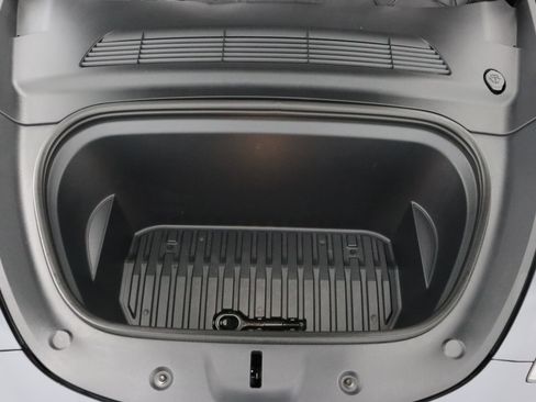 Used 2024 Tesla Model Y Long Range image 38