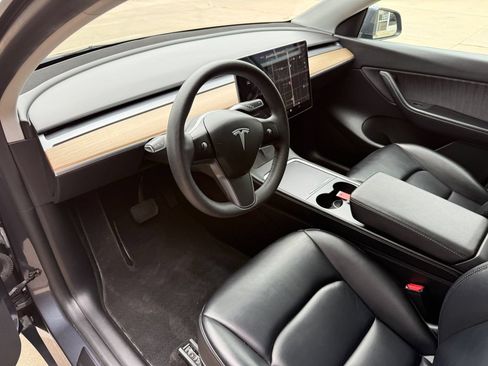 Used 2021 Tesla Model Y Long Range AWD/4WD image 24