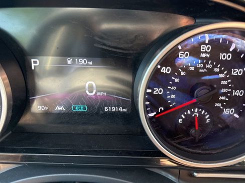 Used 2022 Kia Carnival EX FWD image 24