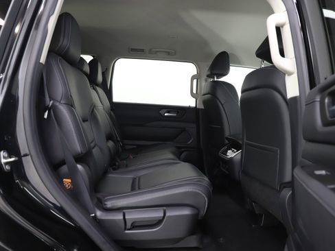 Used 2025 Nissan Armada SV image 12