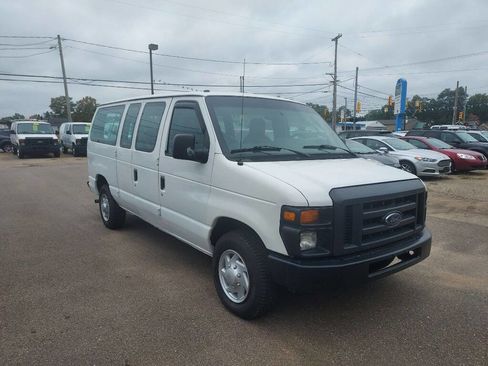 Used 2014 Ford E-150 and Econoline 150 Wagon image 2