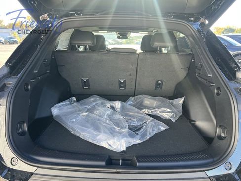 New 2026 Chevrolet Equinox EV LT w/ LPO, Blackout Package AWD/4WD image 4