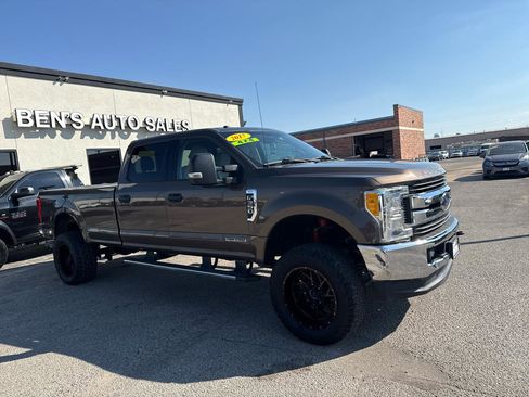 Used 2017 Ford F350 XLT w/ XLT Value Package AWD/4WD image 4