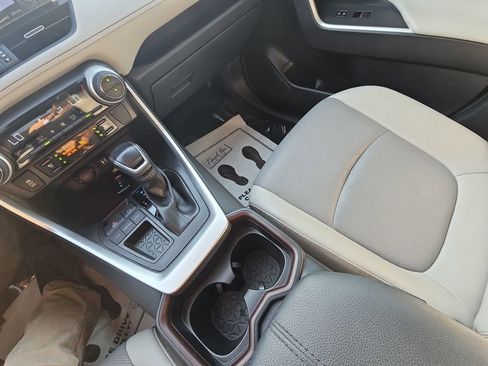 Used 2019 Toyota RAV4 Limited w/ Cold Weather Package FWD image 30