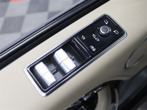 Used 2020 Land Rover Range Rover HSE image 35