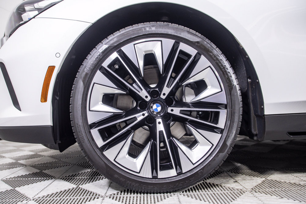 Used 2024 BMW 530i w/ Premium Package RWD image 39