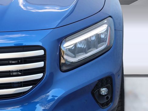 New 2025 Mercedes-Benz GLB 250 image 9