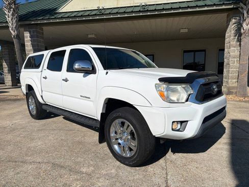 Used 2014 Toyota Tacoma Limited image 3
