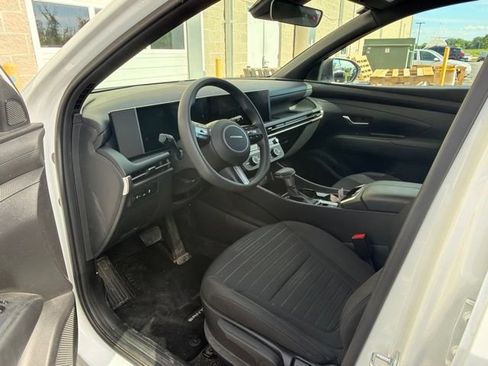 Used 2025 Hyundai Santa Cruz SE AWD/4WD image 15