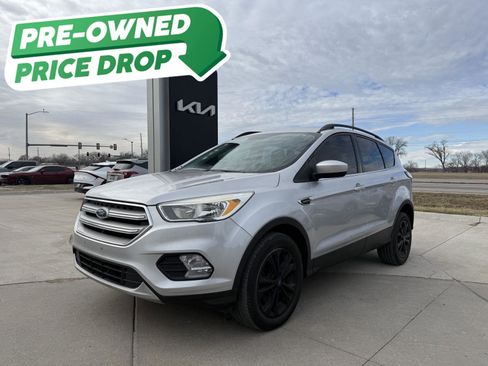 Used 2018 Ford Escape SE image 1