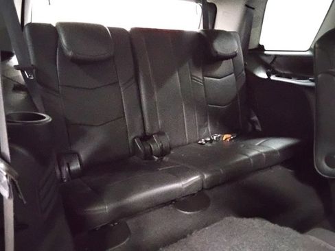 Used 2015 Cadillac Escalade Luxury image 18