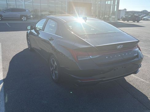 Used 2023 Hyundai Elantra Limited image 3