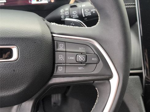 Used 2024 Jeep Grand Cherokee Altitude image 24