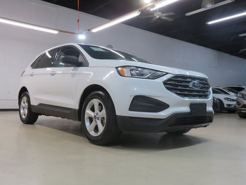Used 2019 Ford Edge SE image 2