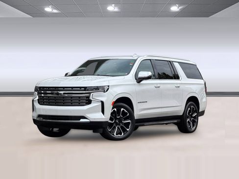 Used 2023 Chevrolet Suburban Premier AWD/4WD image 2