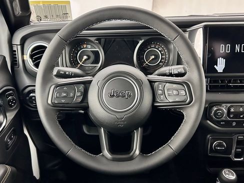 New 2025 Jeep Gladiator Sport image 25