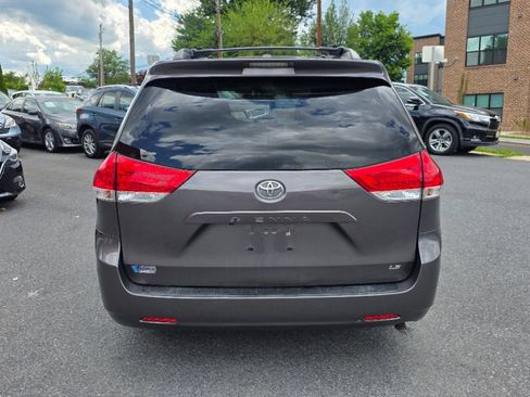 Used 2011 Toyota Sienna LE w/ Towing Pkg FWD image 6