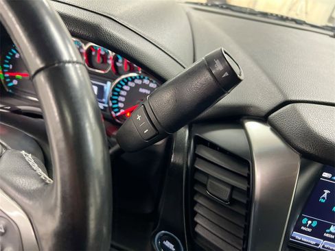 Used 2019 Chevrolet Suburban LT image 16