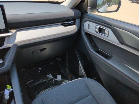 New 2026 Ford Explorer Active RWD image 17