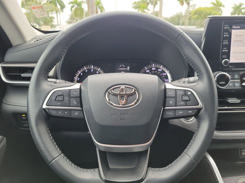 Used 2022 Toyota Highlander LE image 15
