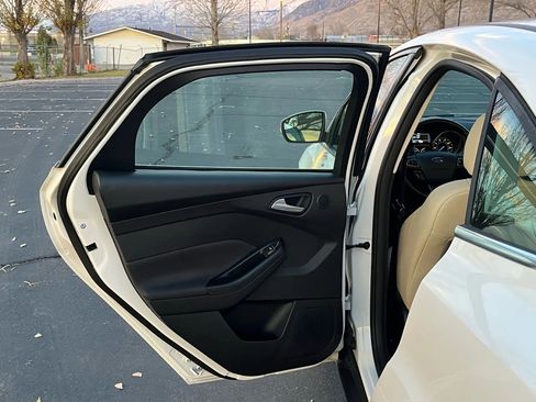 Used 2015 Ford Focus Titanium image 9