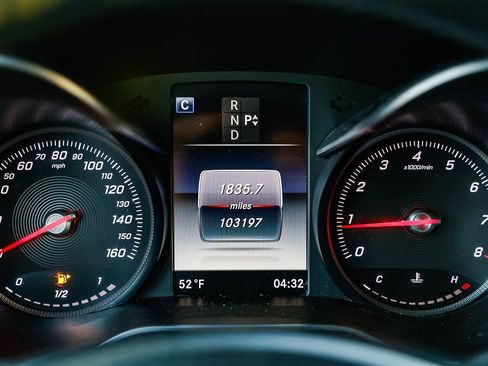 Used 2018 Mercedes-Benz GLC 300 4MATIC image 6