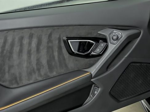 Used 2020 Lamborghini Huracan EVO RWD image 18