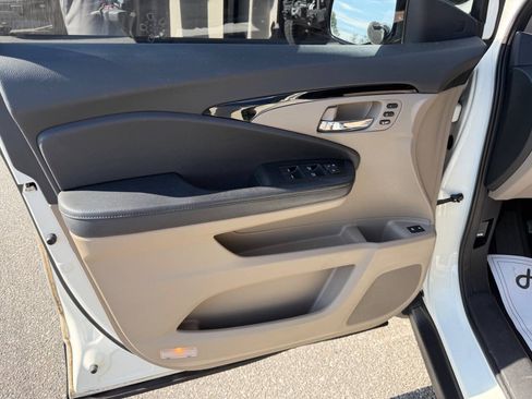 Used 2017 Honda Pilot Elite image 9
