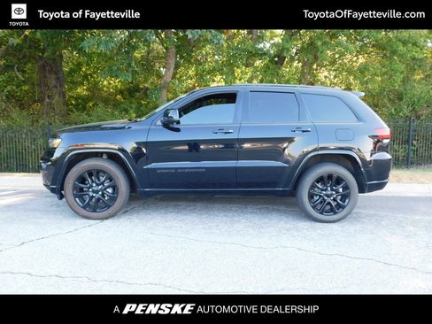 Used 2019 Jeep Grand Cherokee Altitude AWD/4WD image 2