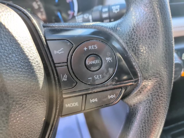 Used 2025 Toyota RAV4 XLE AWD/4WD image 17