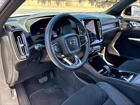 Used 2023 Volvo XC40 Recharge Ultimate AWD/4WD image 17
