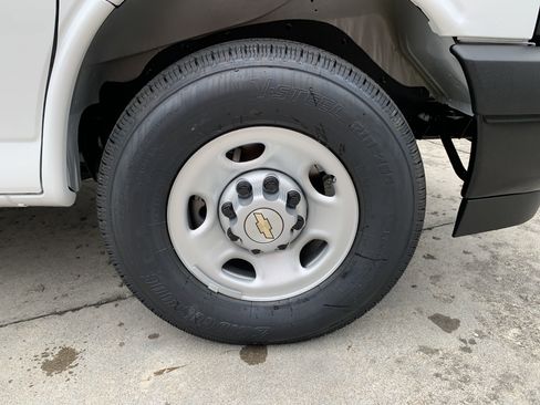 New 2025 Chevrolet Express 2500 w/ Driver Convenience Package image 27