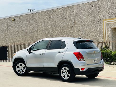 Used 2019 Chevrolet Trax LS w/ Tint and Cruise Package FWD image 5