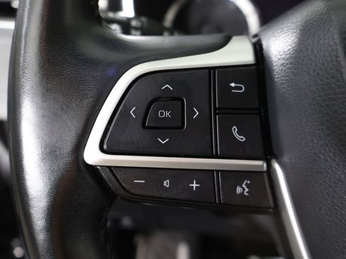 Used 2023 Toyota Highlander XLE FWD image 46