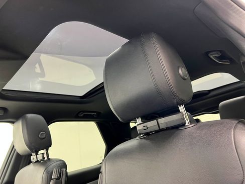 Used 2020 Land Rover Discovery Landmark image 12