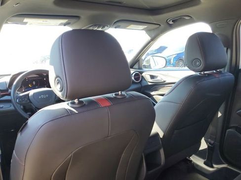 Used 2024 Chevrolet Trax RS w/ Sunroof Package image 26