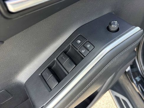 Used 2022 Toyota Highlander XLE AWD/4WD image 24