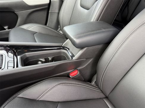 New 2025 Jeep Compass Limited image 30