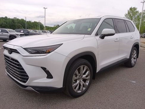Used 2024 Toyota Grand Highlander AWD image 7