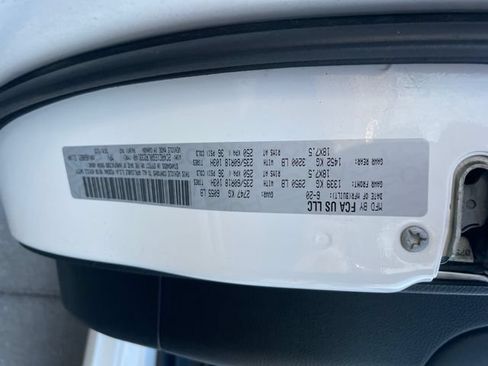 Used 2020 Chrysler Pacifica Touring-L Plus FWD image 27