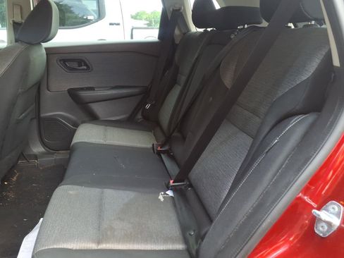 Used 2022 Nissan Rogue S FWD image 7