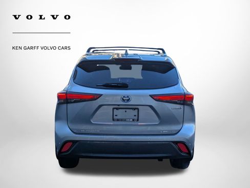 Used 2023 Toyota Highlander Limited image 4