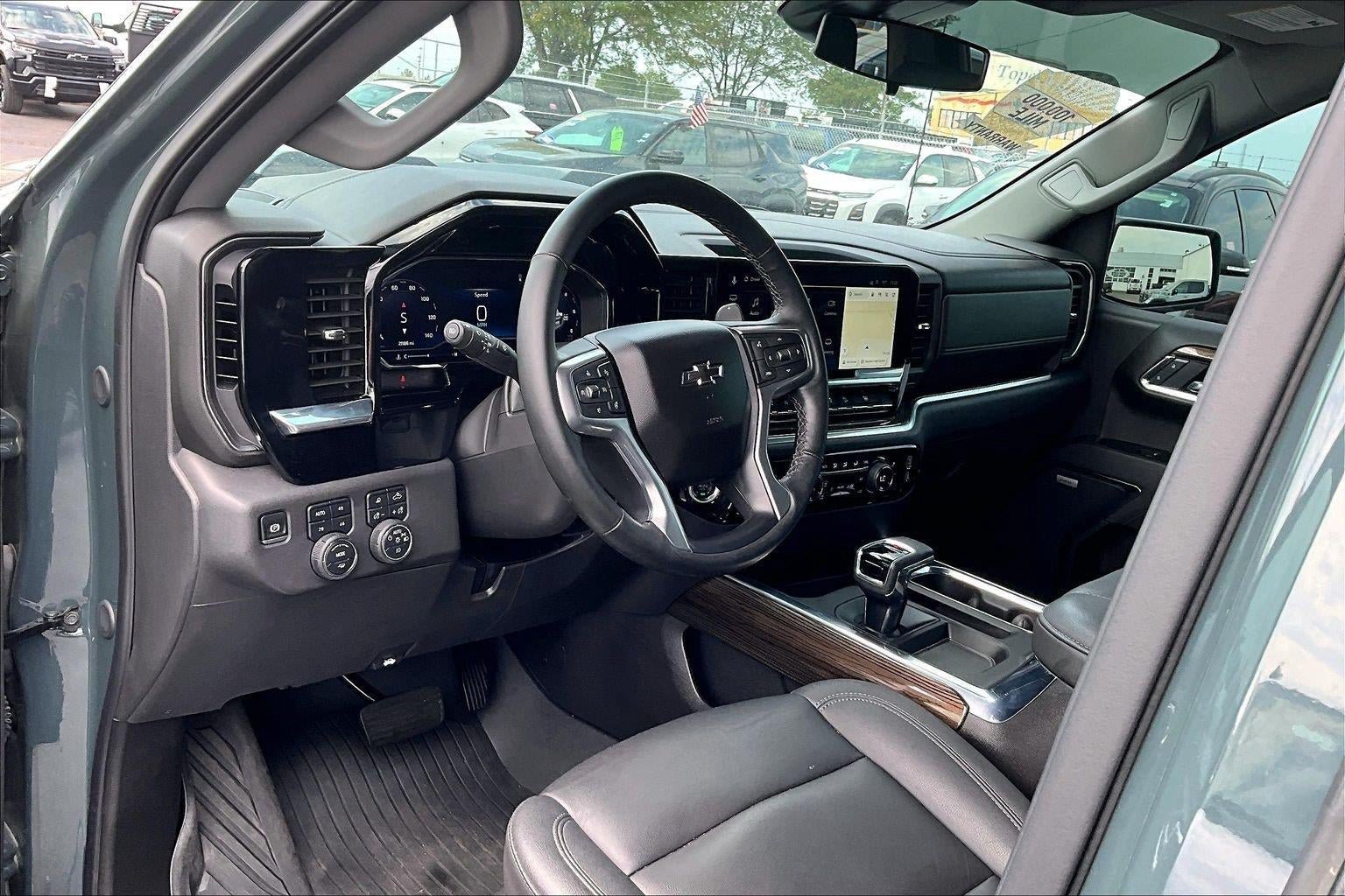 Used 2025 Chevrolet Silverado 1500 LT Trail Boss w/ LT Trail Boss Premium Package AWD/4WD image 15