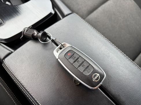 Used 2025 Nissan Rogue SV FWD image 21