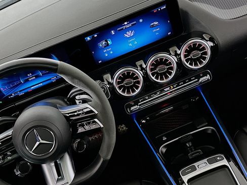 Used 2024 Mercedes-Benz GLA 35 AMG 4MATIC image 19