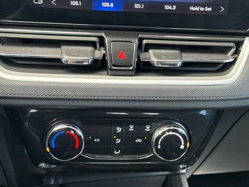 Used 2025 Chevrolet TrailBlazer LT FWD image 16