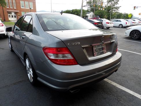 Used 2011 Mercedes-Benz C 300 4MATIC Sedan image 3