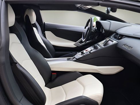 Used 2013 Lamborghini Aventador LP 700-4 image 12