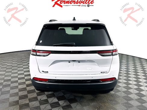 New 2025 Jeep Grand Cherokee Altitude image 6