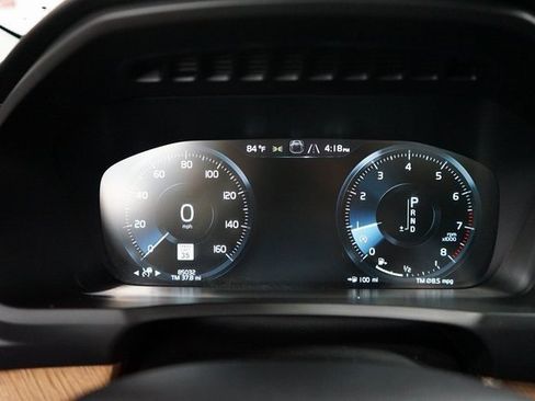 Used 2022 Volvo XC90 T6 Momentum image 31